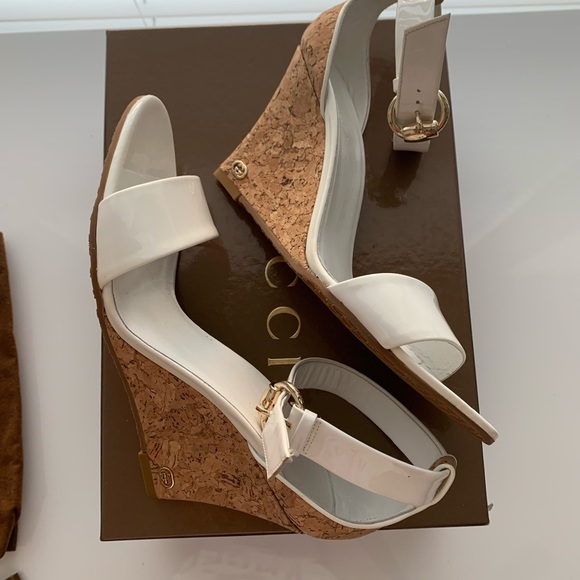 GUCCI VERNICE PATENT WHITE WEDGE HEELS IN WMN 7.5 - Picture 3 of 8